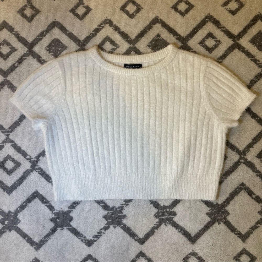 Kendall & Kylie Semi-Cropped Short Sleeve Sweater Sz M - White